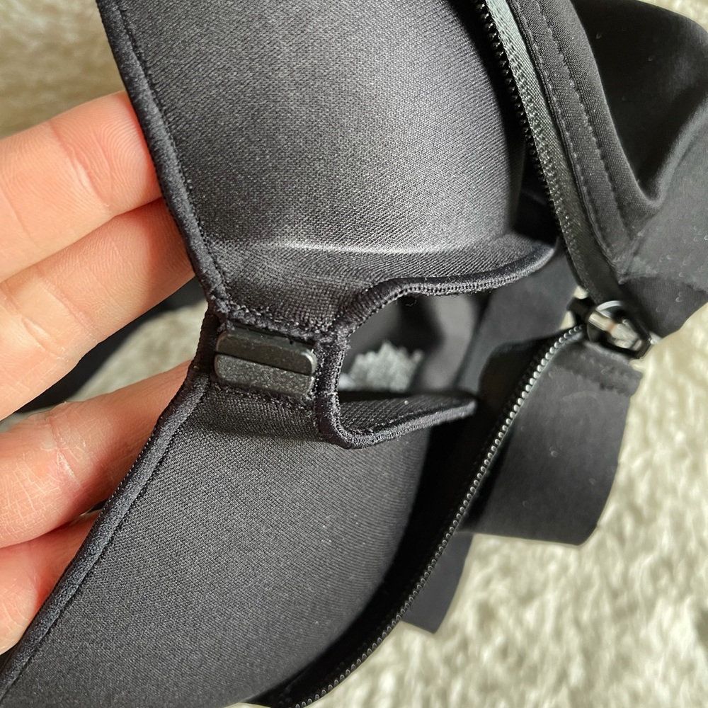 Victoria Secret Knockout Sports Bra - Picture 3 of 5